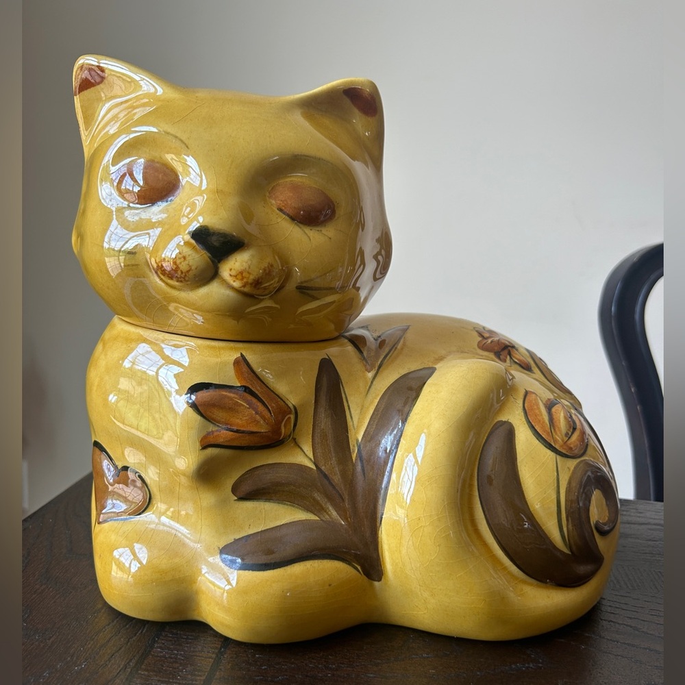 Vintage 1960’s Los Angeles Potteries Hand Painted Napping Calico Cat Cookie Jar